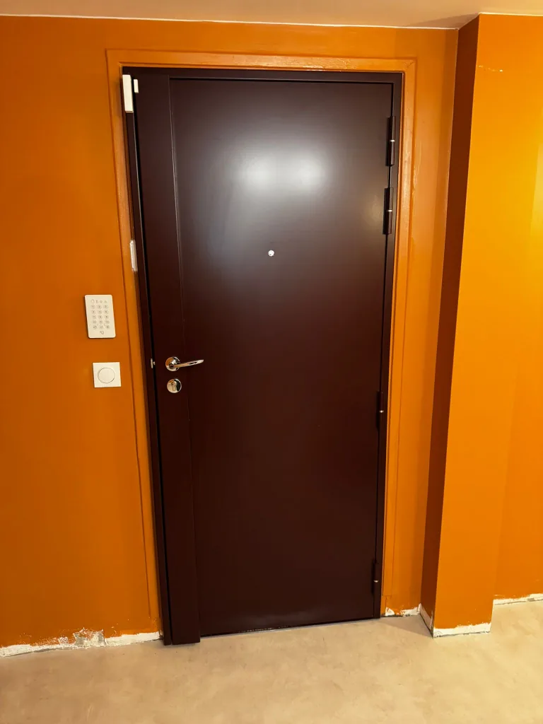 Porte blindée Picard Ermetis de teinte brune posée rue Bargue à Vaugirard, Paris 15e