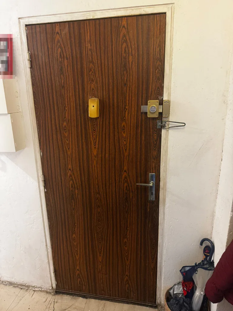 Verrou Héraclès HXR doré installé en complément de la serrure existante, boulevard Garibaldi, Paris 15e
